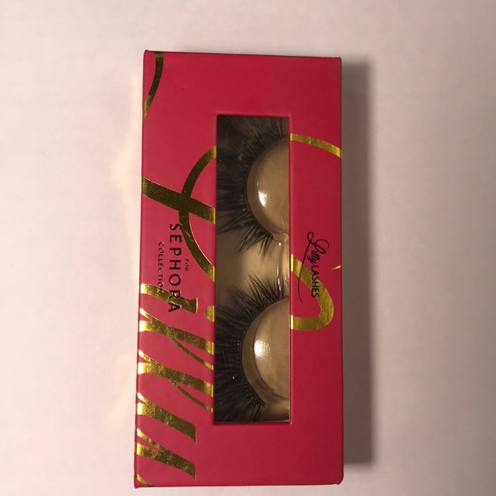 False Lilly Lashes